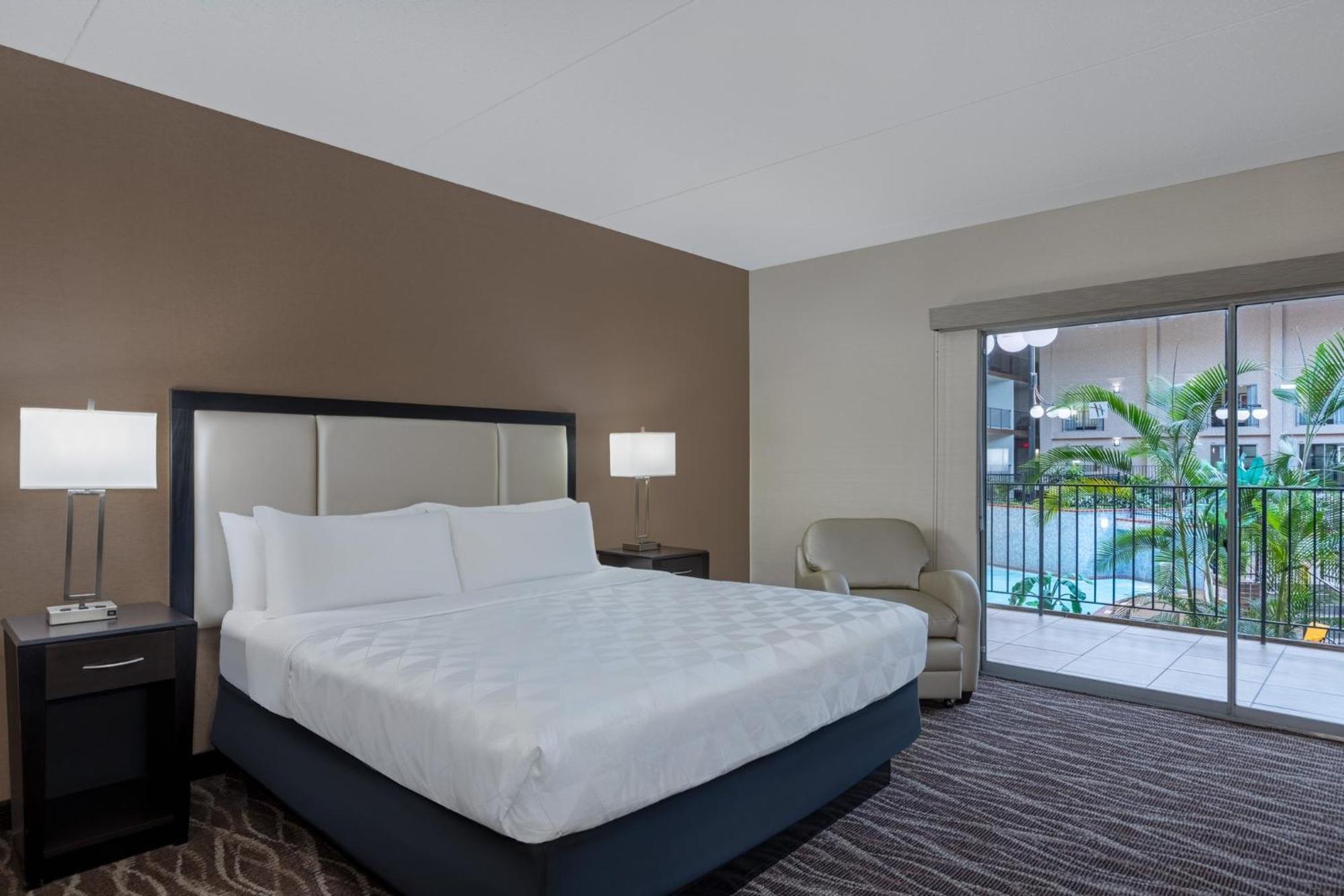 Holiday Inn Des Moines-Airport Conf Center By Ihg Kültér fotó